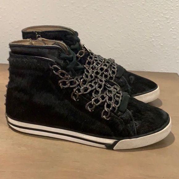 shoe stores ues